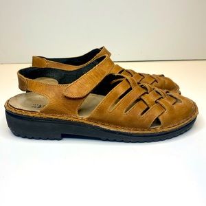 Naot brown size 11 (42) flat fisherman sandals
